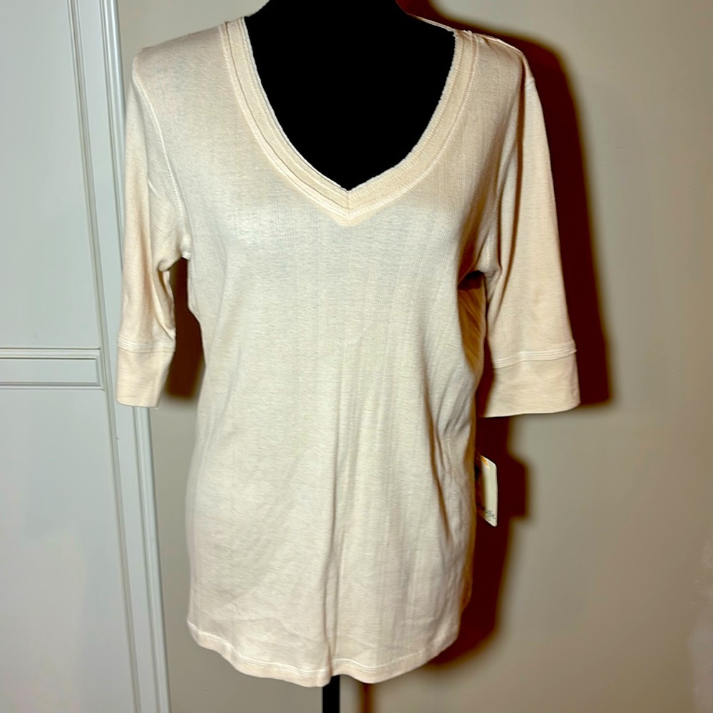 NWT Energie cream v-neck women’s top 1X